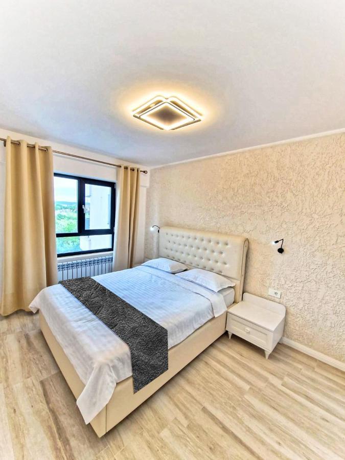 Apart Hotel Fusion Tower Iasi Exteriör bild