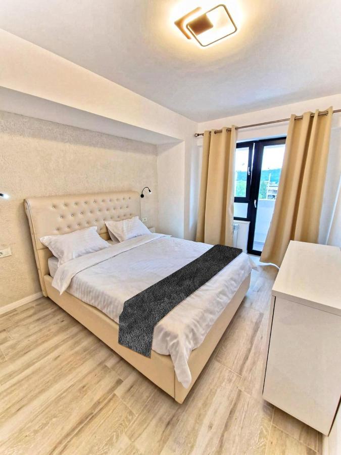 Apart Hotel Fusion Tower Iasi Exteriör bild