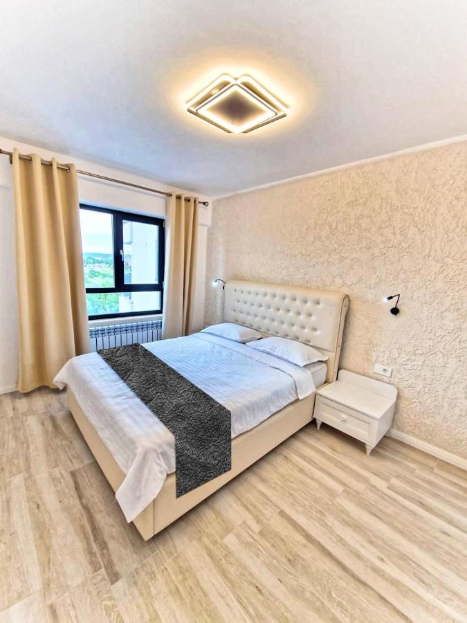 Apart Hotel Fusion Tower Iasi Exteriör bild